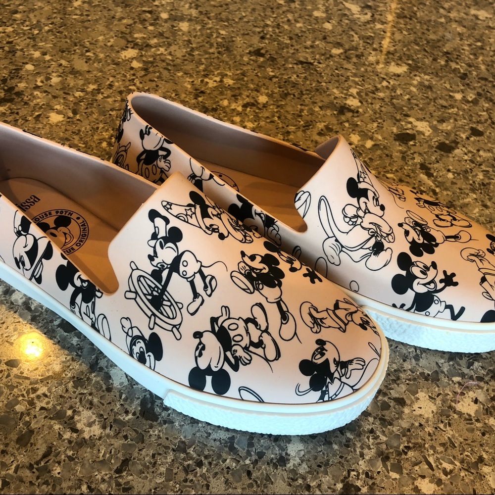 EUC Women’s Melissa Disney slides, 8